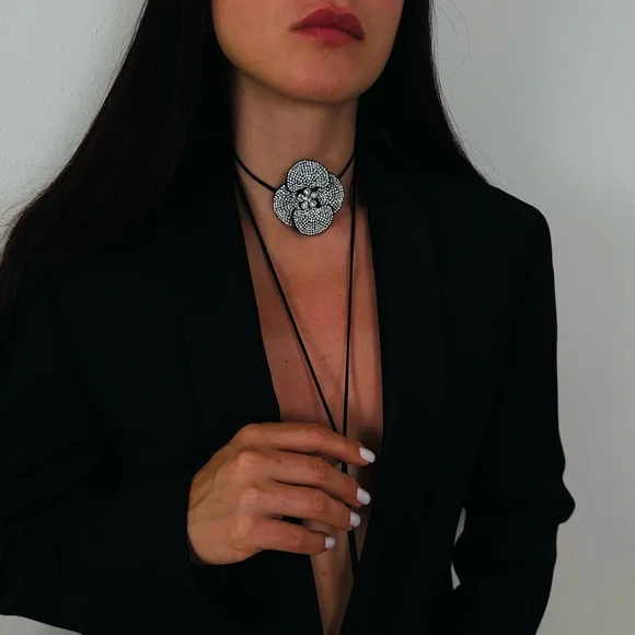 New Rhinestone Flower Large Black Necklace Choker - Picture 6 of 9